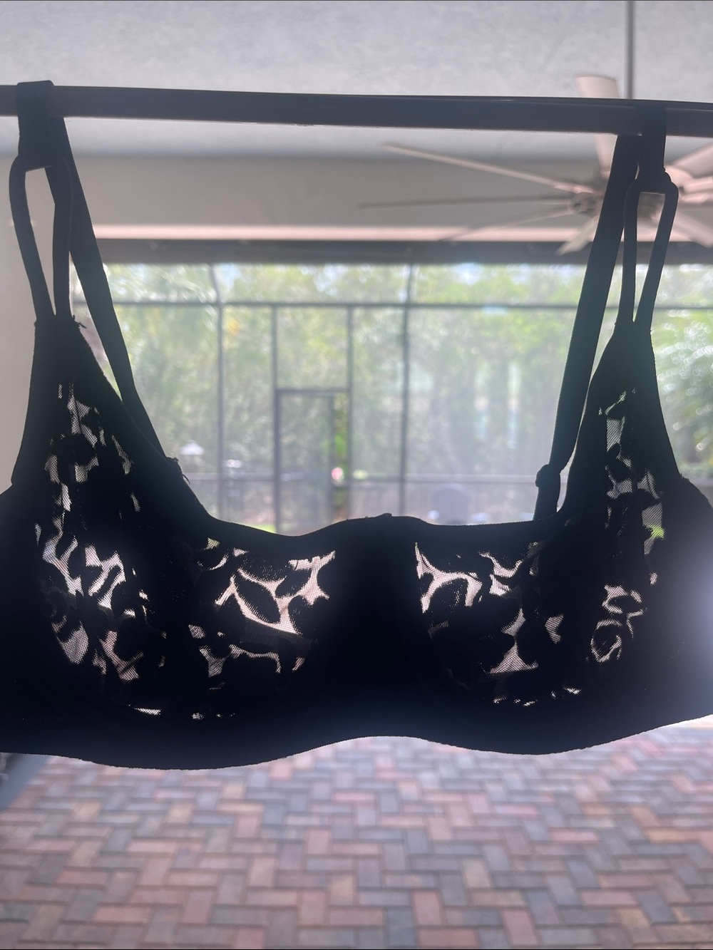 Victoria's Secret Underwire Push Up Bra Size 34B Black Flocked Velvet Floral